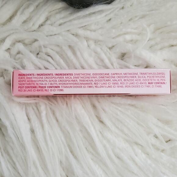 Mary Kay Classic Red Matte Liquid Lipstick - Picture 3 of 6